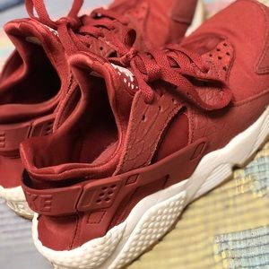 Nike Maroon Huarache